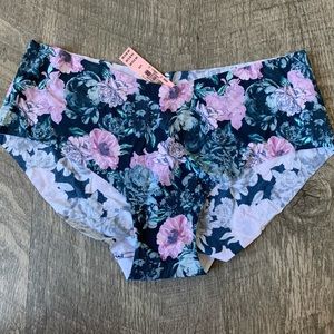 ✨ NWT Victoria’s Secret Floral & White Hip Huggers Underwear ✨